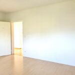 Zimmer vorn Ausgang zum Flur