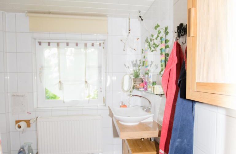 Bad mit Dusche oben