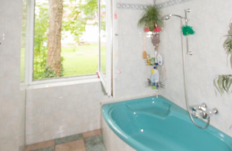 Bad mit Wanne